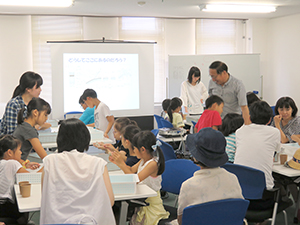 熱気あふれる会場